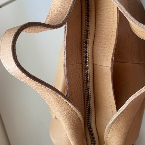 NEW Latico Bianca Tote/Crossbody Brand New Honey - Picture 5 of 6